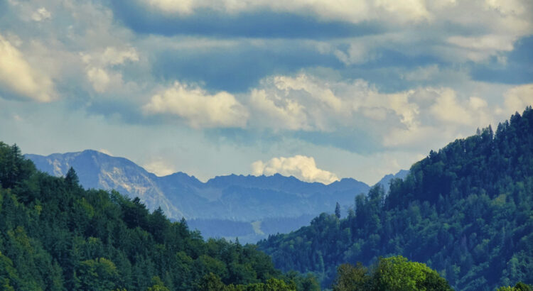 Kurzbesuch im Allgäu – Blick in die Berge am Alpsee