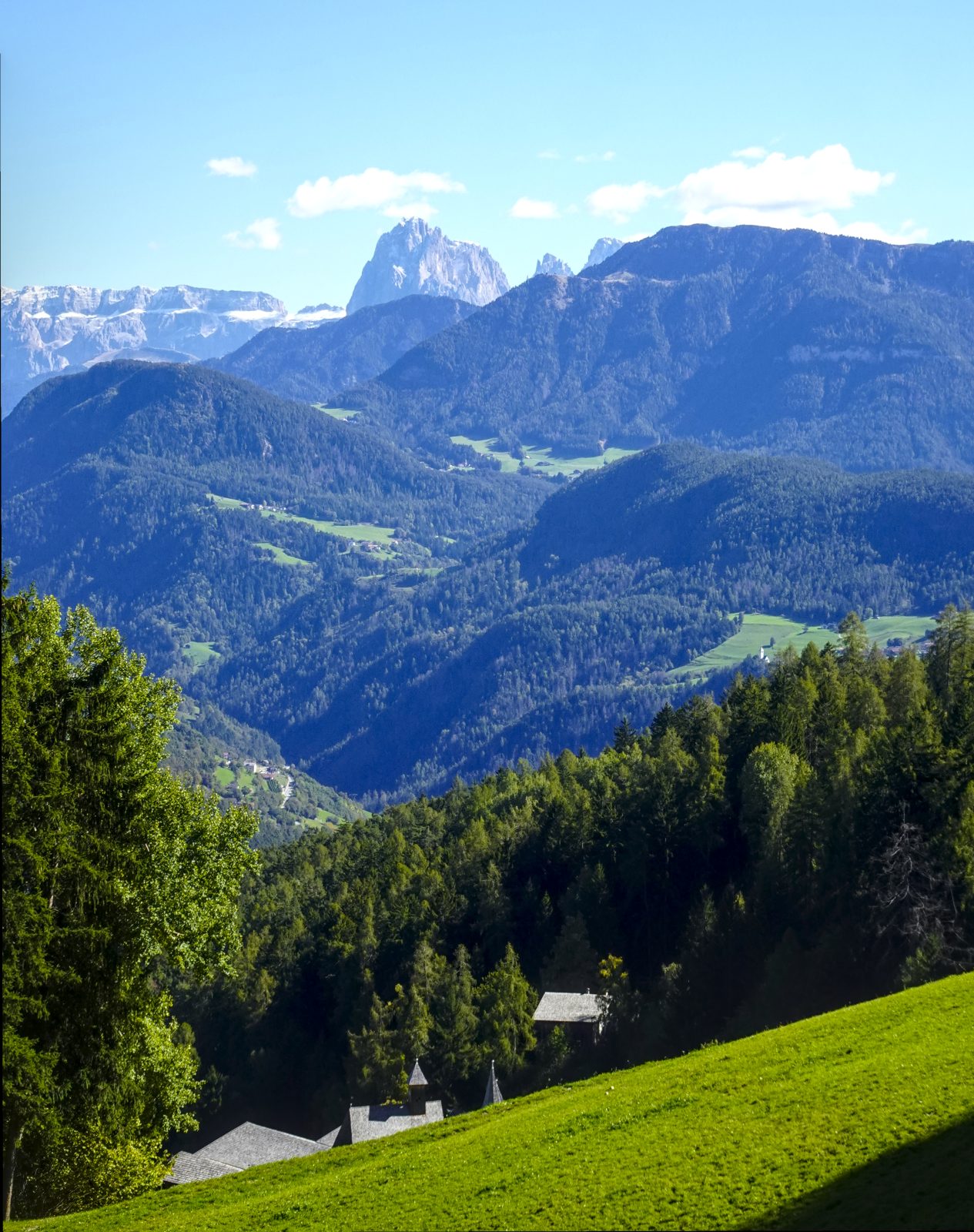 Dreikirchen und Bergpanorama
