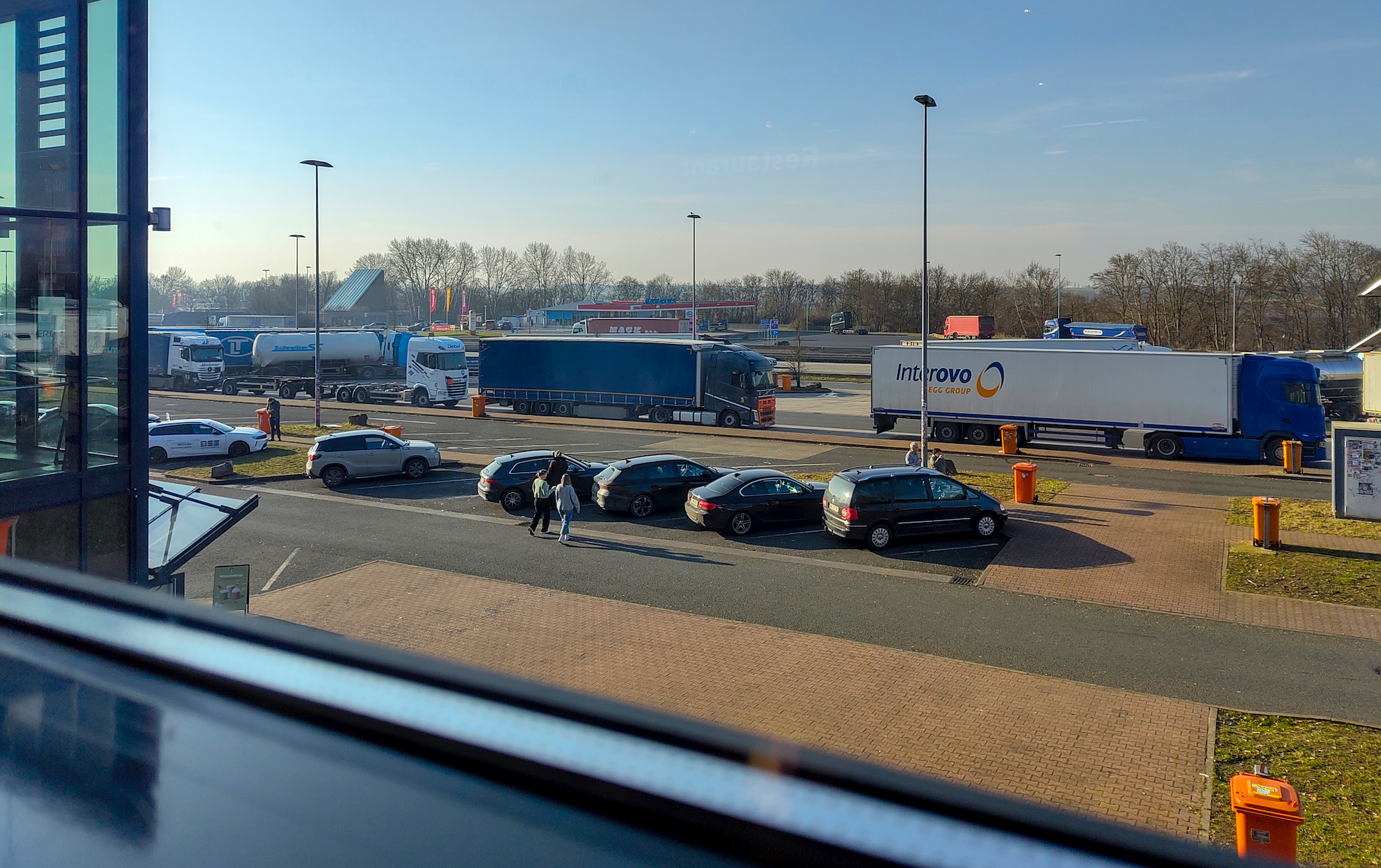 Autobahnraststätte mit austauschbarem Namen
