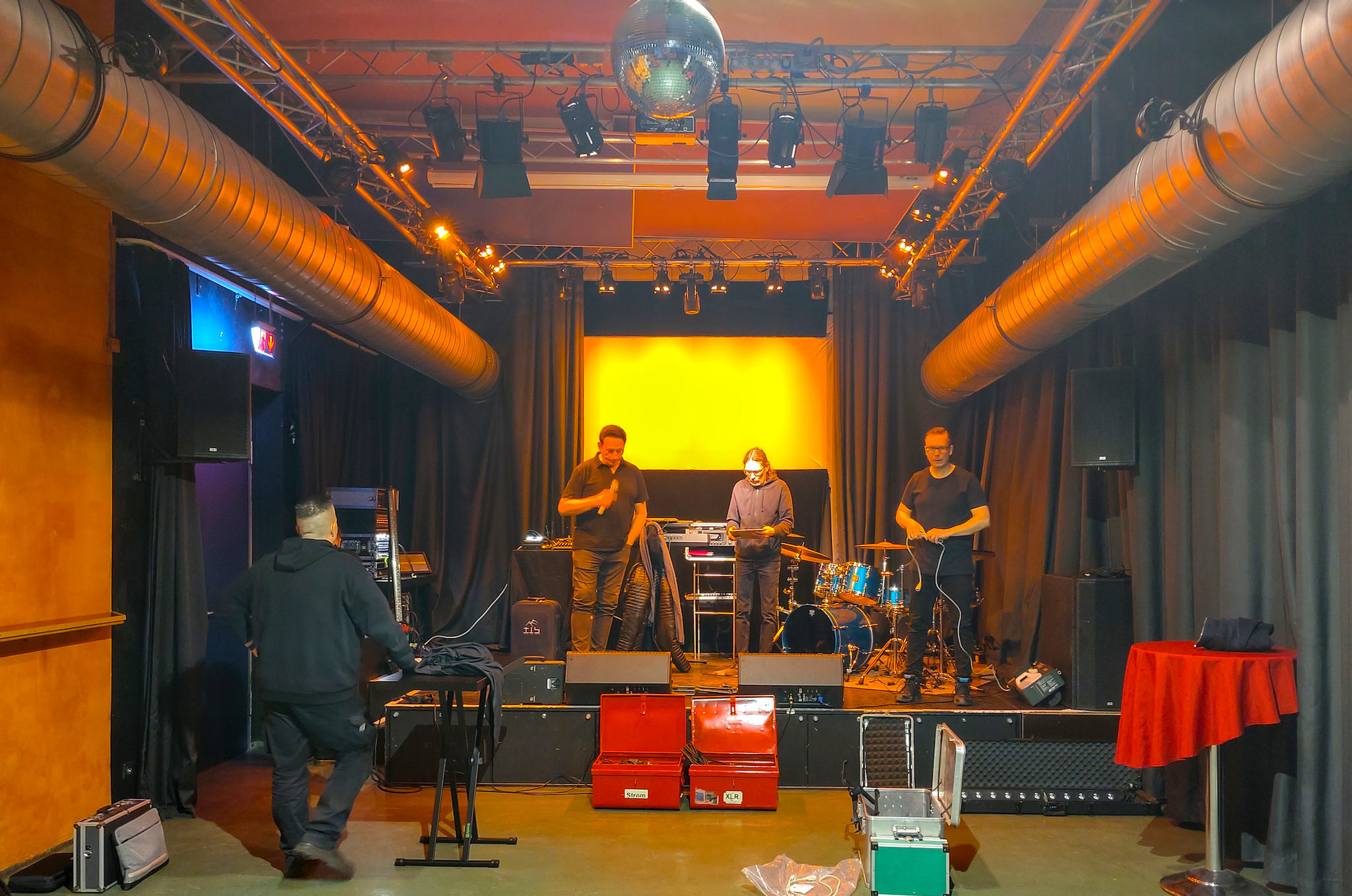 Die Bühne des Grend während des Aufbaus